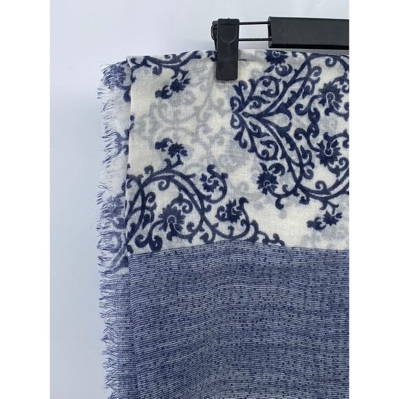 INDIGO HANDLOOM Women's Blue-White Printed Fringe Knit Scarf SZ OS - Picture 5 of 9